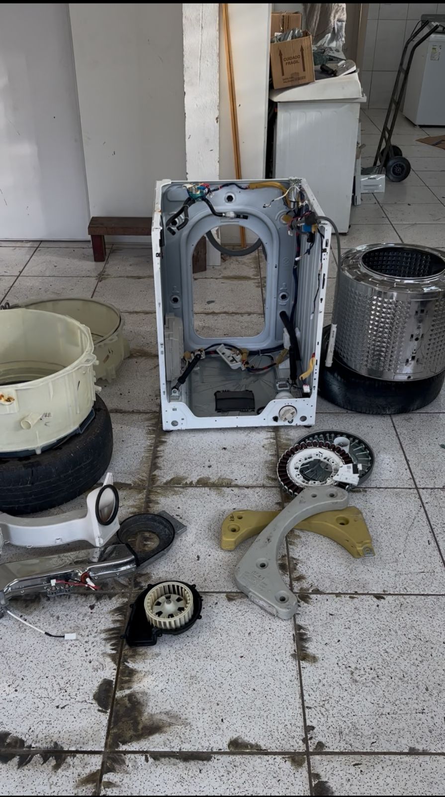 Máquina lava e seca após finalização do serviço